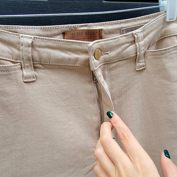 Judy Blue High Rise Slim Wide Leg Tan Jean Denim Size 13/31 Stretchy - Picture 5 of 6